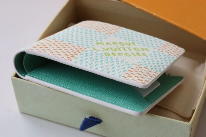 LV Wallets 4178H-0027