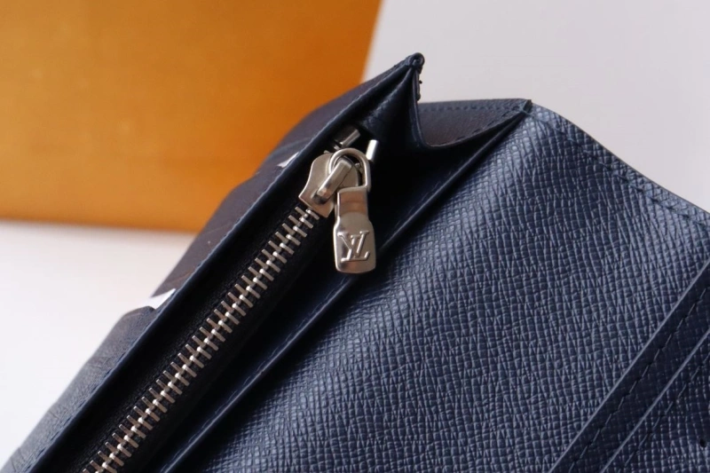 LV Wallets 4178H-0029