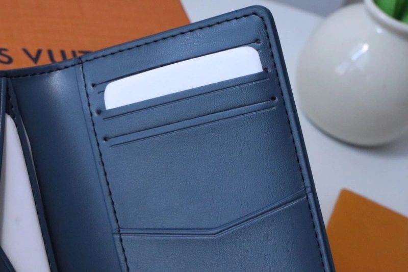 LV Wallets 4178H-0082