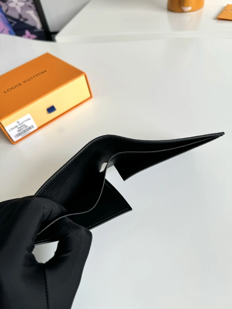 LV Wallets 4178H-0126