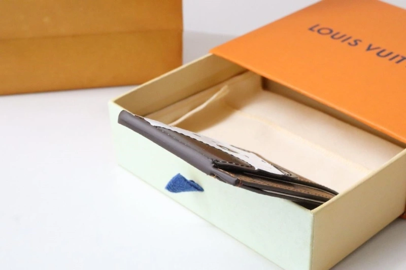 LV Wallets 4178H-0177