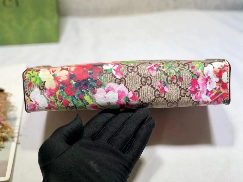 Gucci Clutch Bags 4186-0033