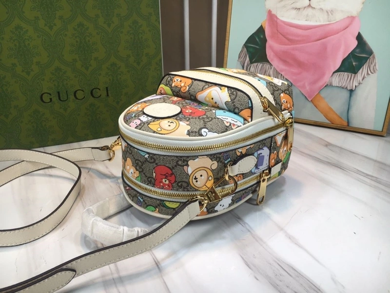 Gucci Backpacks 4189A-0241