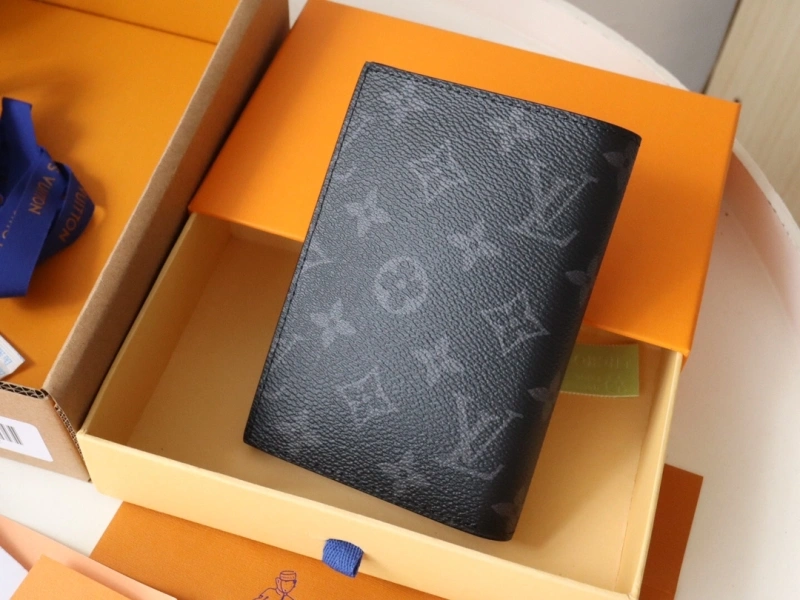 LV Wallets 4192A-0005