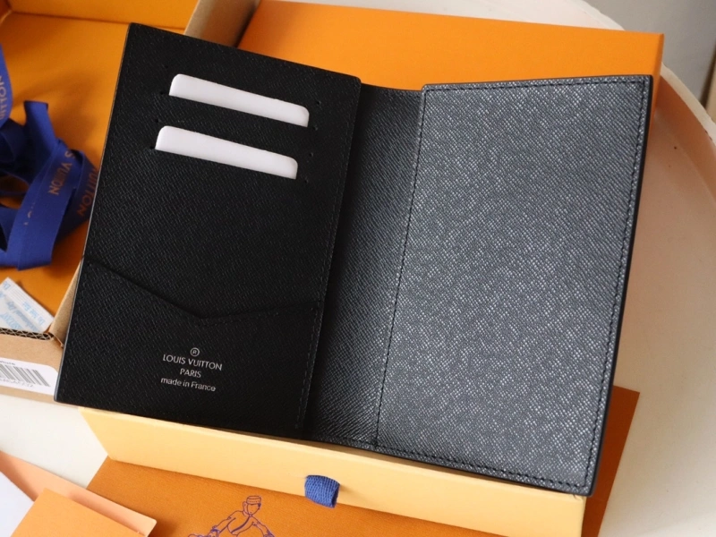 LV Wallets 4192A-0005