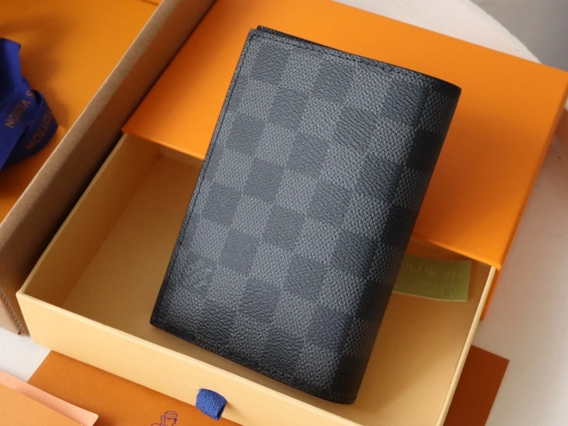 LV Wallets 4192A-0006