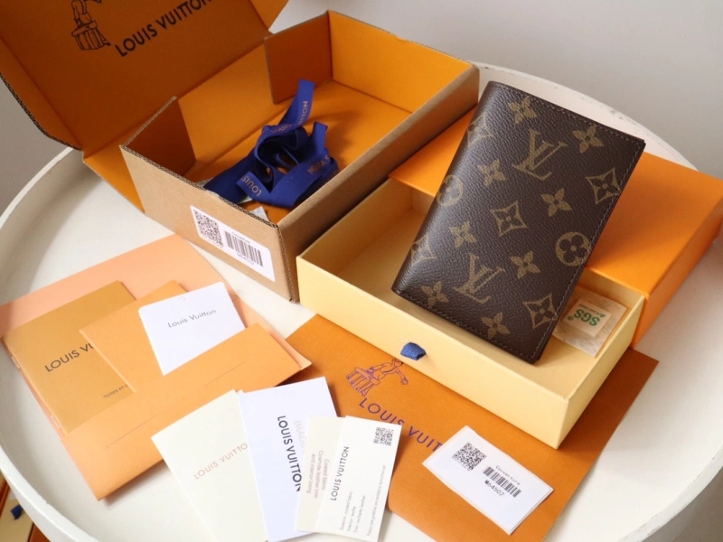 LV Wallets 4192A-0007