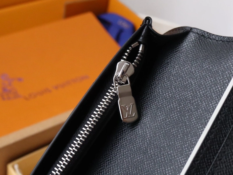 LV Wallets 4192A-0016