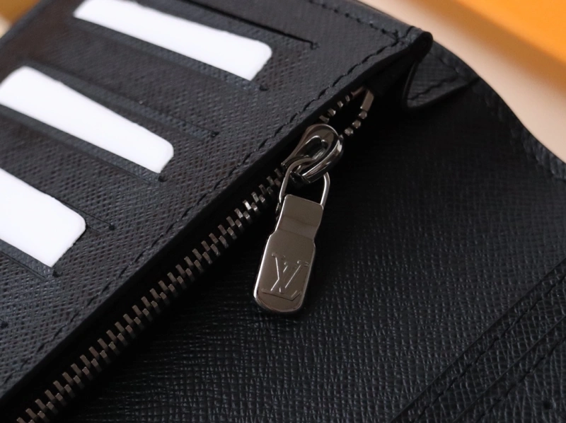 LV Wallets 4192A-0017