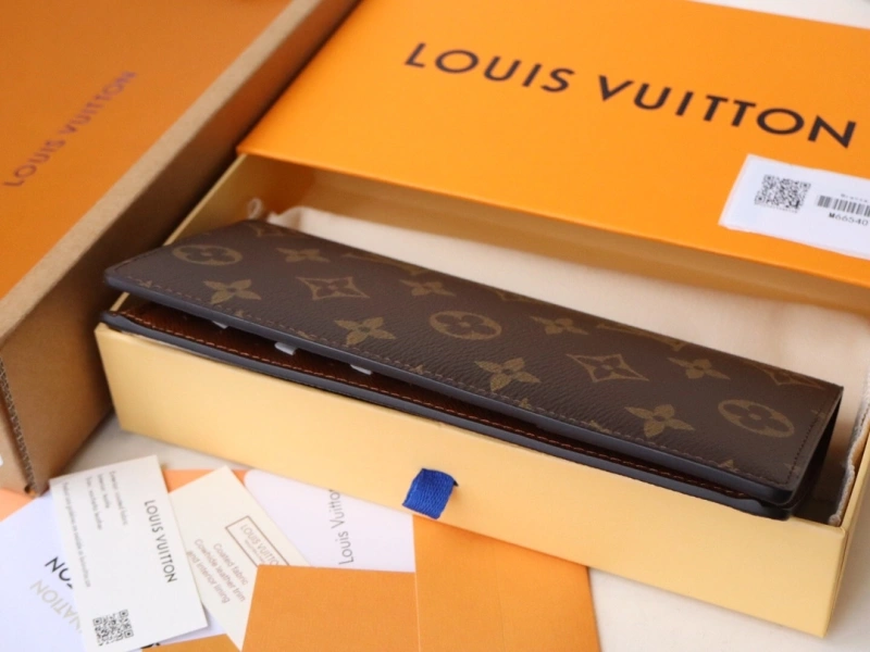 LV Wallets 4192A-0018