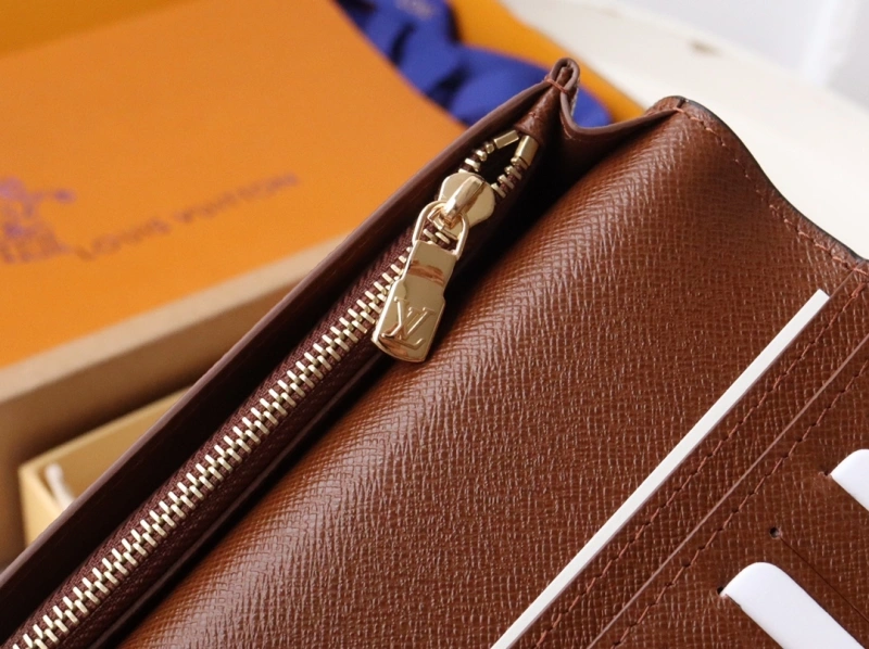 LV Wallets 4192A-0018