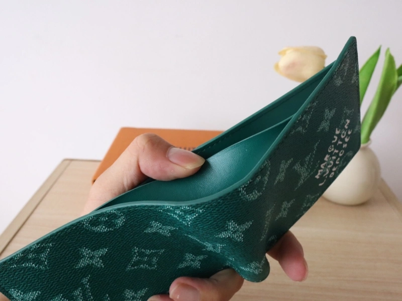 LV Wallets 4192A-0020