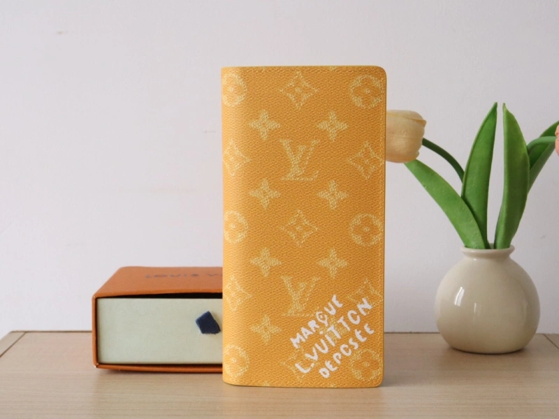 LV Wallets 4192A-0021