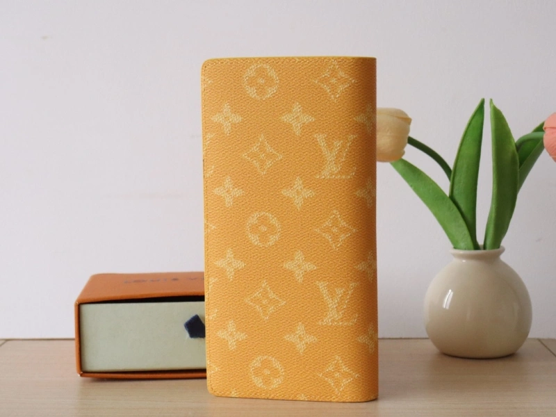 LV Wallets 4192A-0021