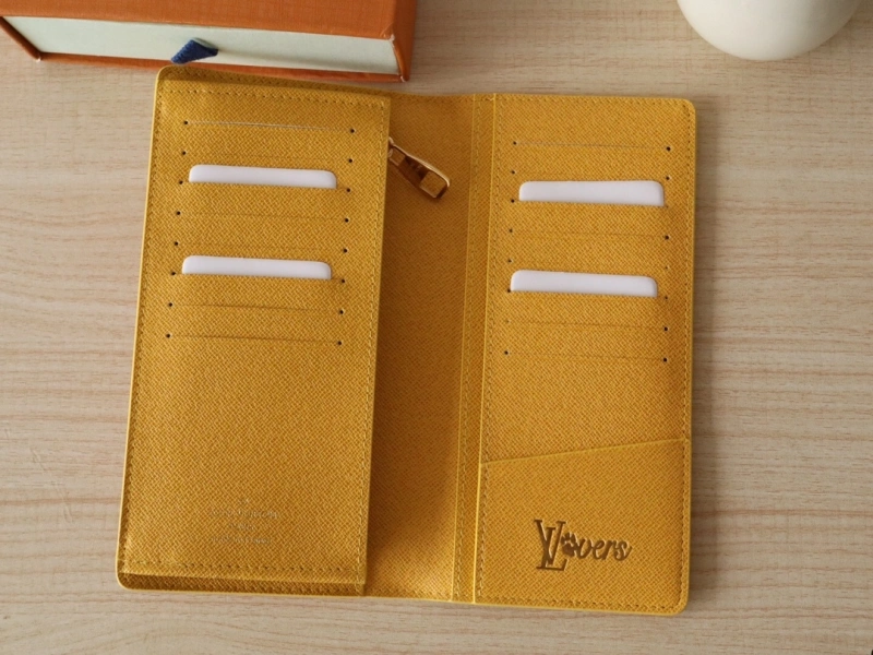 LV Wallets 4192A-0021
