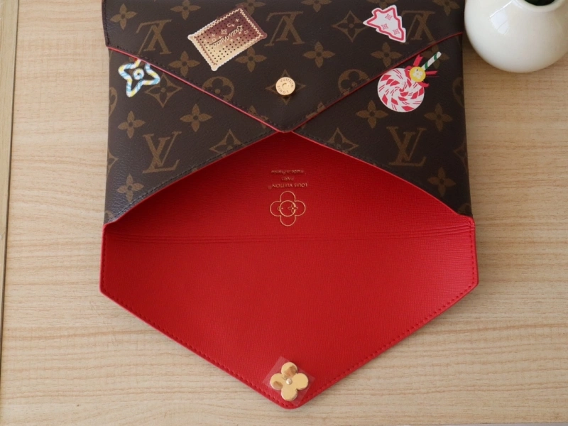 LV Wallets 4192A-0023