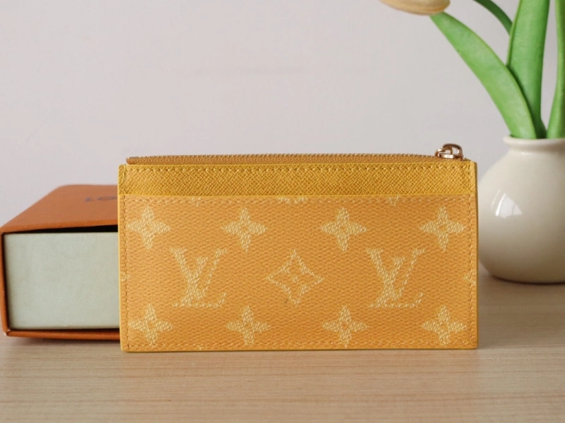 LV Wallets 4192A-0025