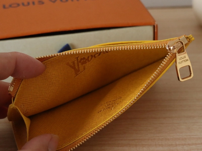 LV Wallets 4192A-0025