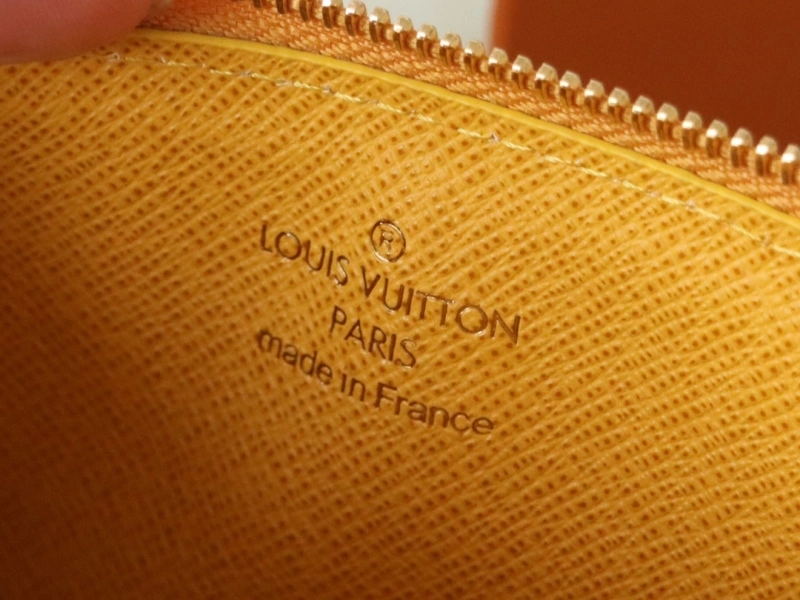 LV Wallets 4192A-0025