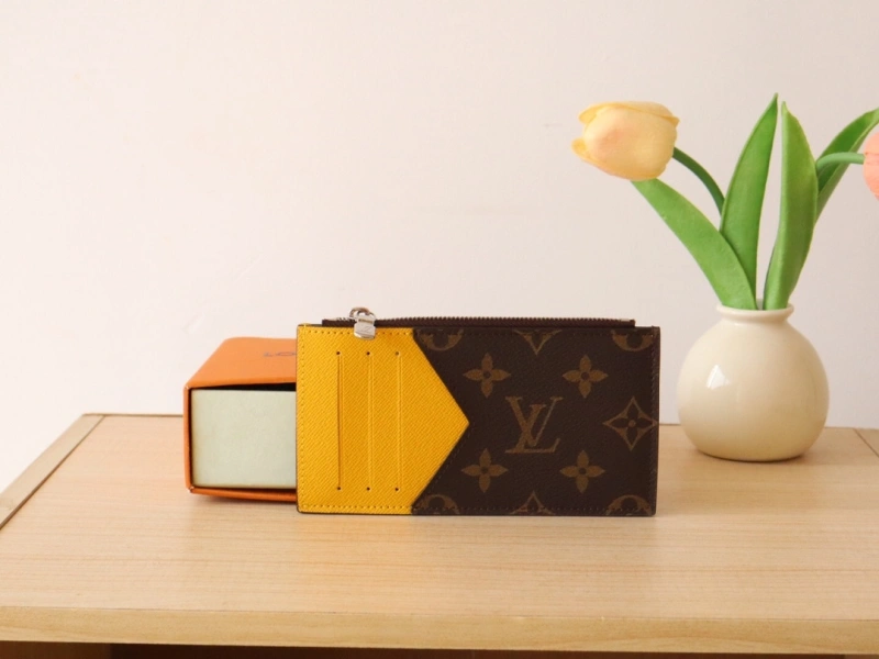 LV Wallets 4192A-0035