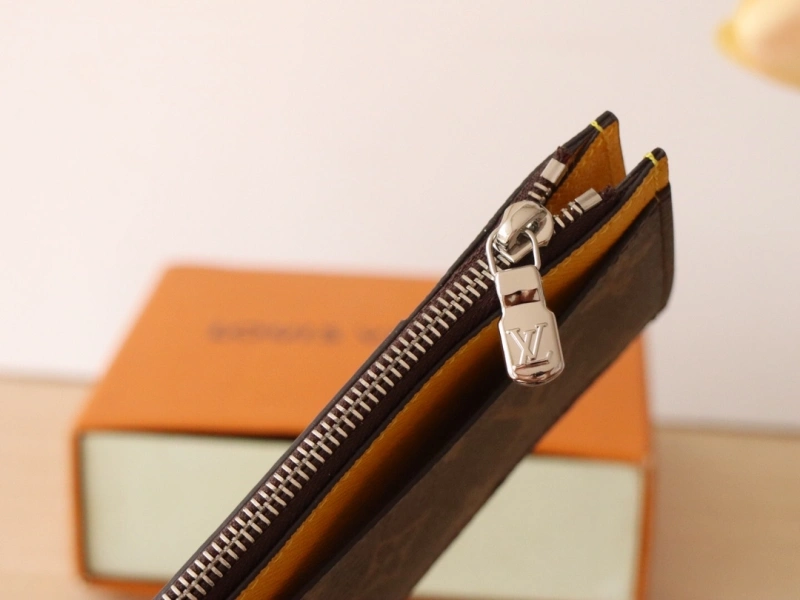 LV Wallets 4192A-0035