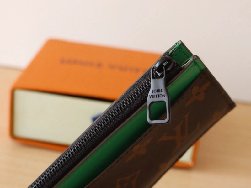 LV Wallets 4192A-0037