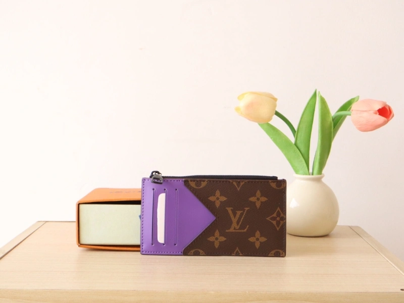 LV Wallets 4192A-0038