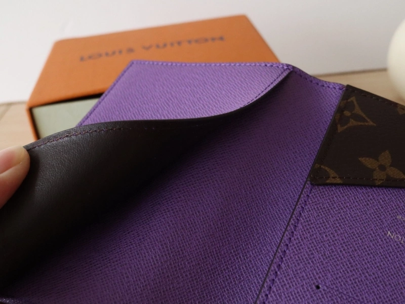 LV Wallets 4192A-0039