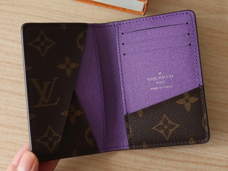 LV Wallets 4192A-0042