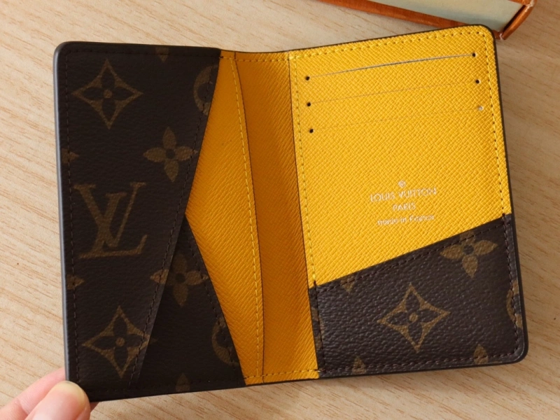 LV Wallets 4192A-0043