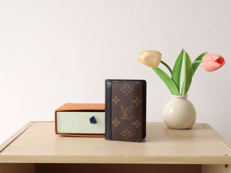 LV Wallets 4192A-0045