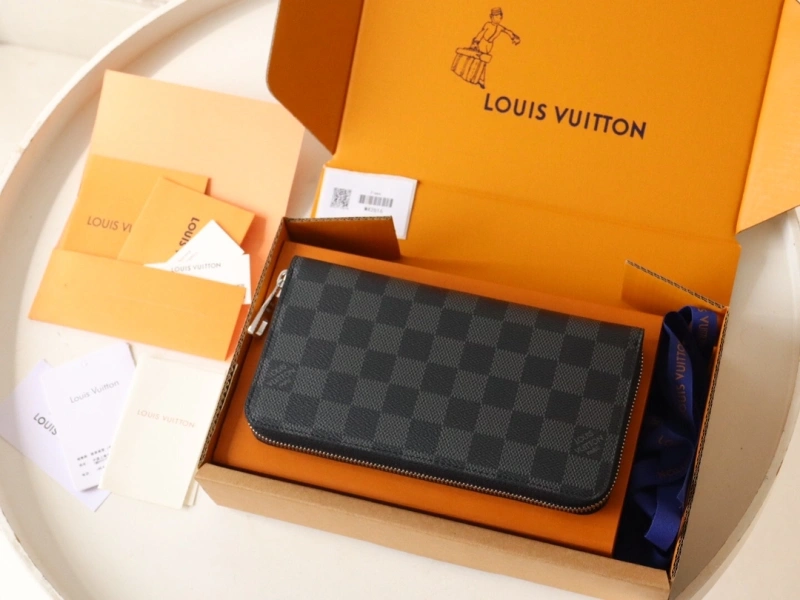 LV Wallets 4192A-0046