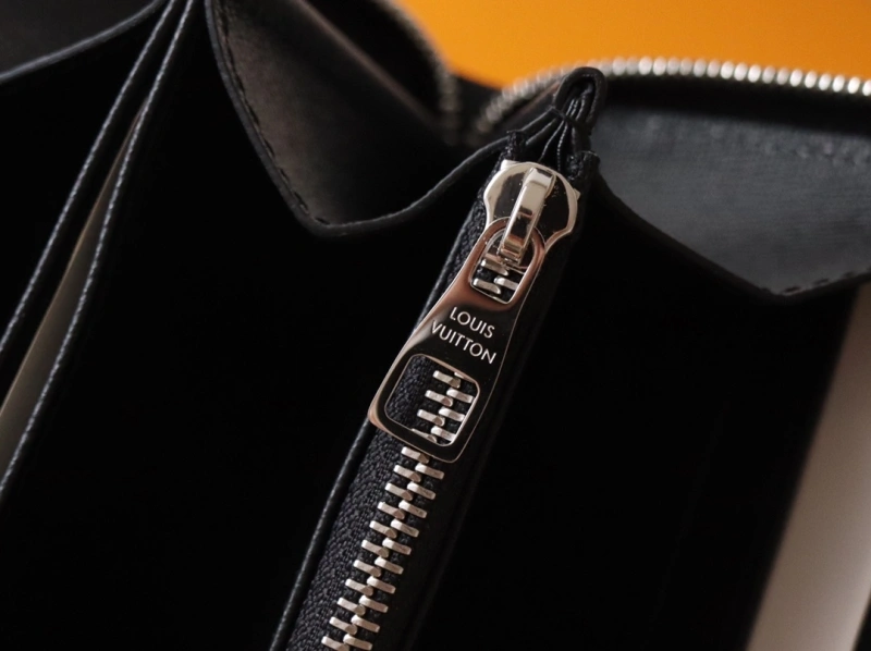 LV Wallets 4192A-0046