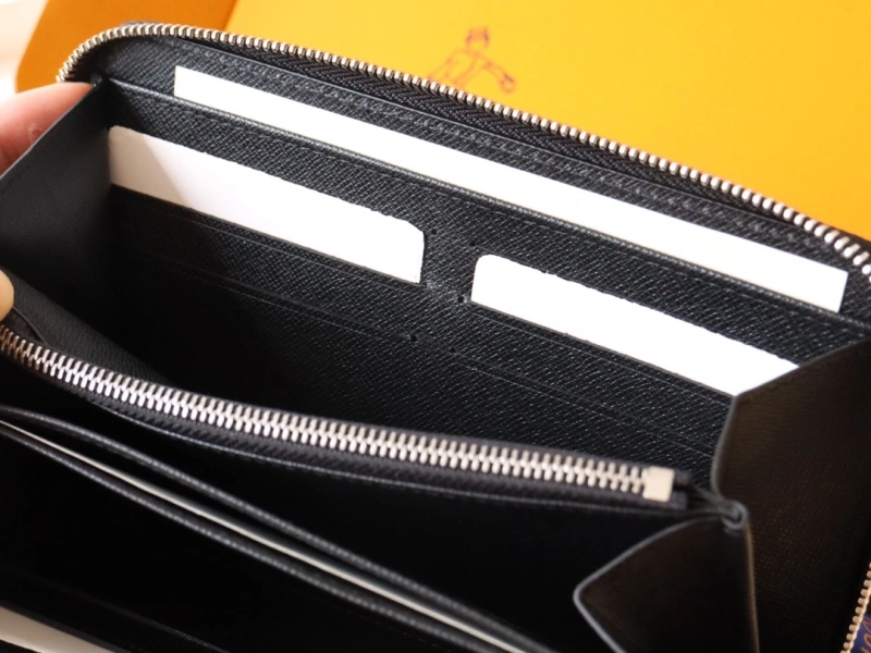 LV Wallets 4192A-0047