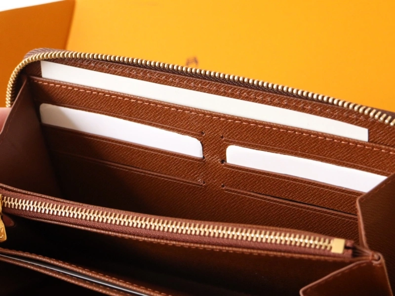 LV Wallets 4192A-0048