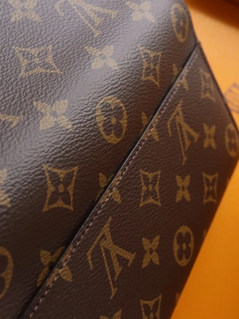 LV Wallets 4192A-0069