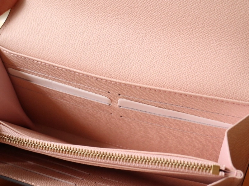 LV Wallets 4192A-0070