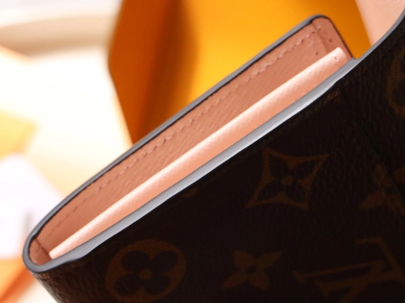 LV Wallets 4192A-0070