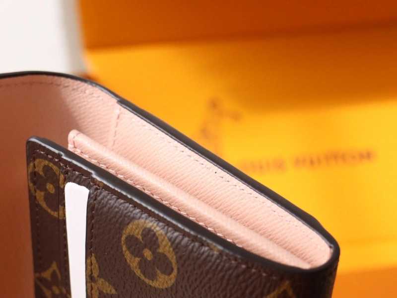 LV Wallets 4192A-0070