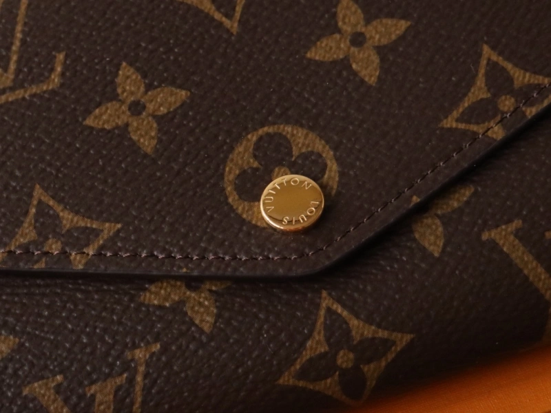 LV Wallets 4192A-0070