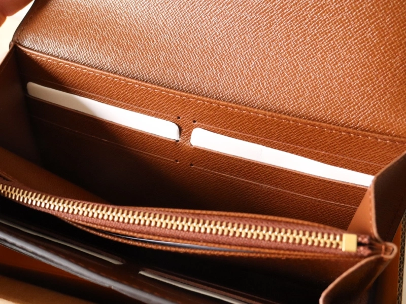 LV Wallets 4192A-0071