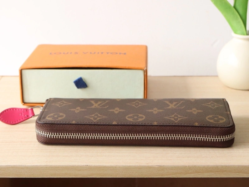 LV Wallets 4192A-0073