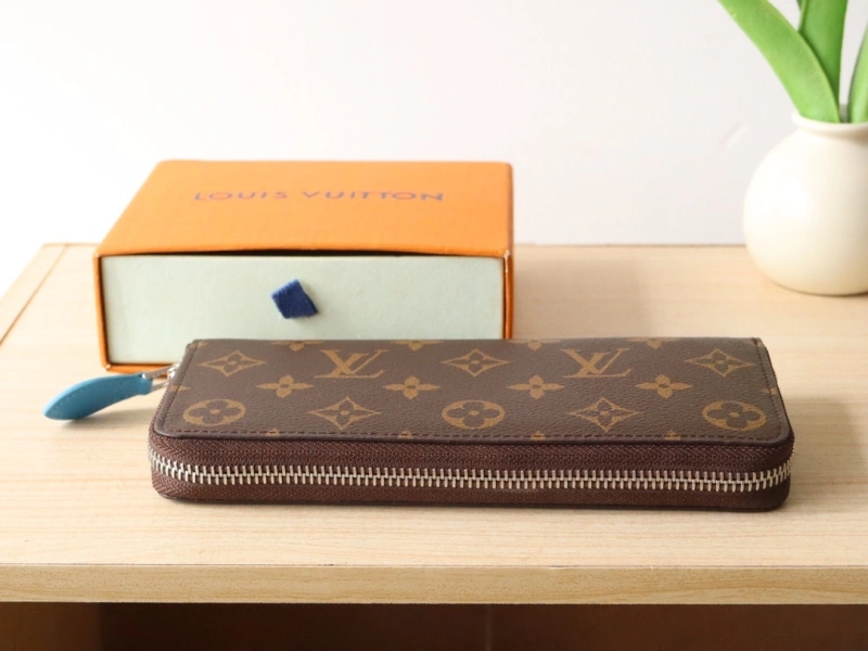 LV Wallets 4192A-0074