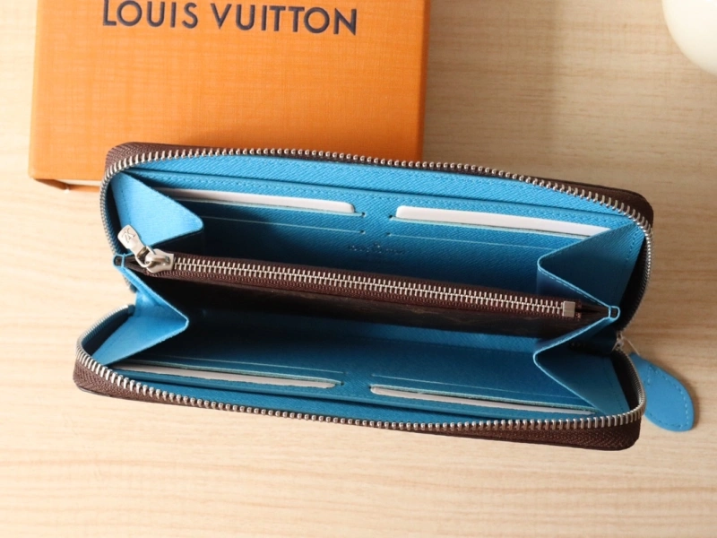 LV Wallets 4192A-0074