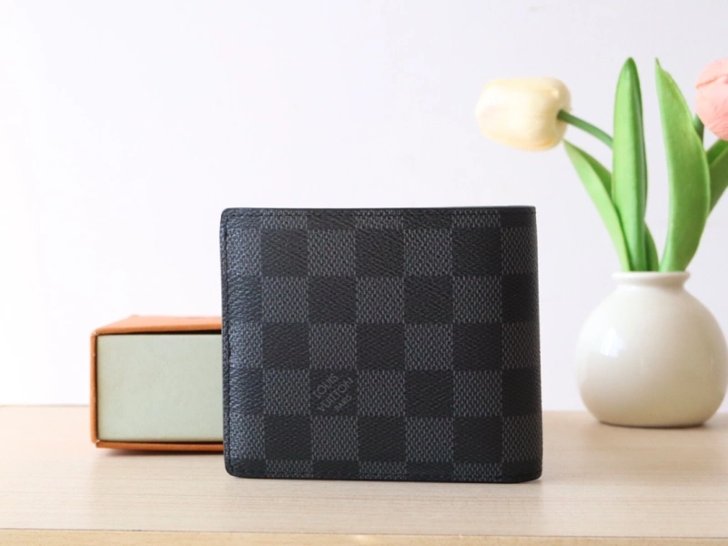 LV Wallets 4192A-0092