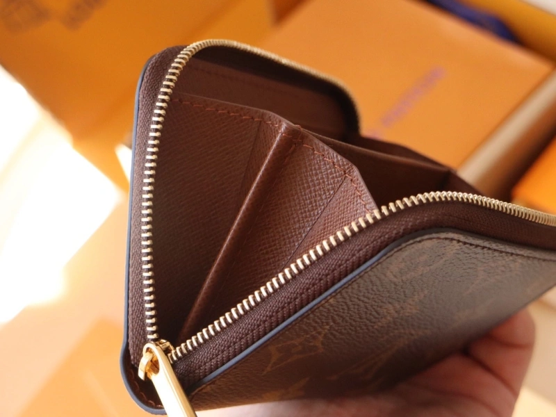 LV Wallets 4192A-0094