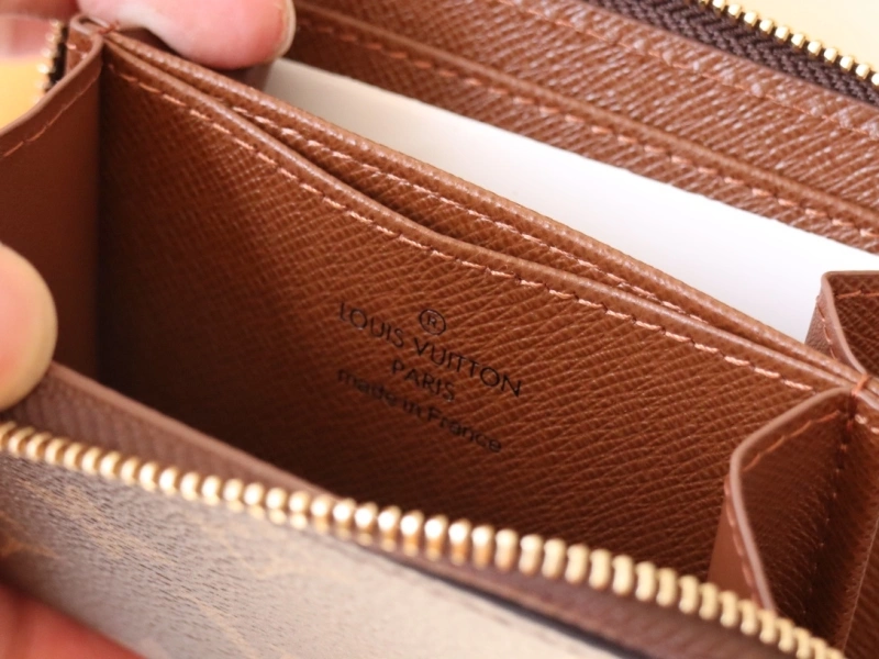 LV Wallets 4192A-0094