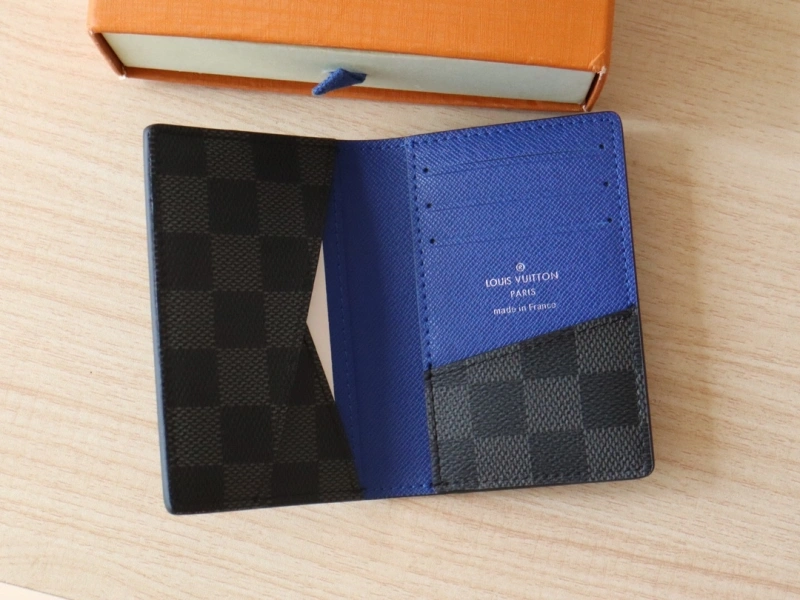 LV Wallets 4192A-0105