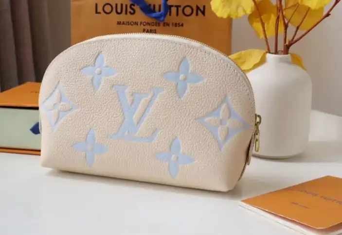 LV Clutch Bags 4192D-0081