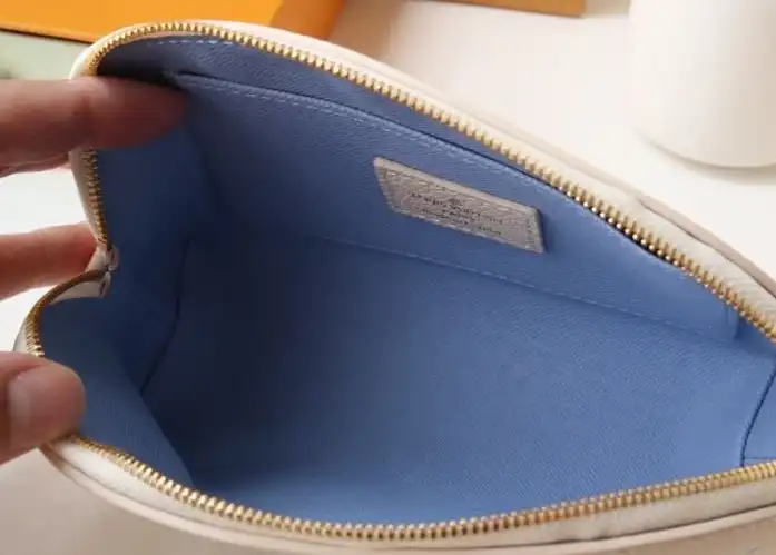 LV Clutch Bags 4192D-0081